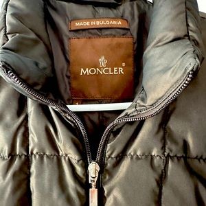 Moncler Vintage Long Down Puffer Jacket Size 1. Knee length. Fitted shape. Brown